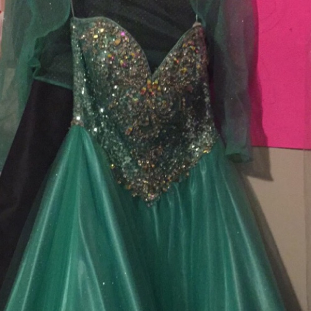 Gorgeous teal ballgown prom dress!